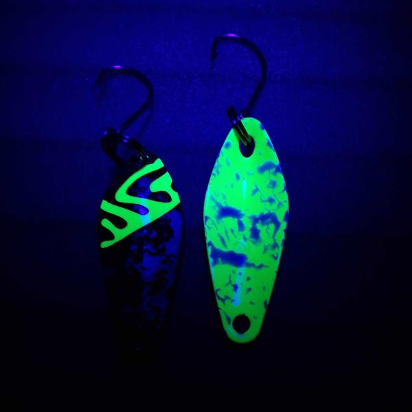 Sting 2.5g Spoon #054 UV Aktiv Camo Green / Green White