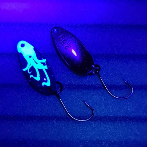 Troublemaker 2.5g Spoon #043 UV Aktiv Oktopussy Blue / FlipFlop Red-Gold