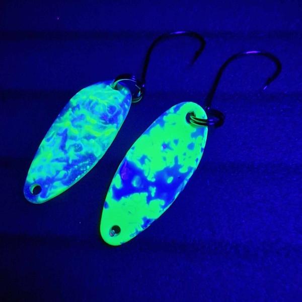 Troublemaker 2.5g Spoon #061 UV Aktiv Abstrakt Radioactive White / Camo Green White