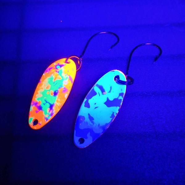 Troublemaker 2.5g Spoon #063 UV Aktiv Abstrakt Shining Orange / Camo Blue White