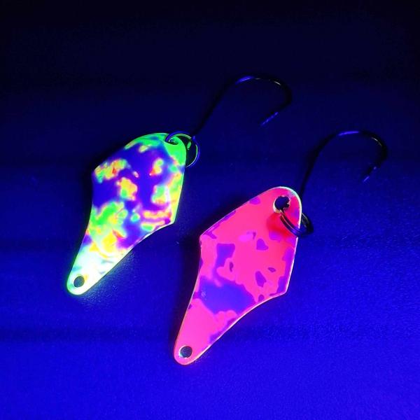 Stormy 2.3g Spoon #062 UV Aktiv Abstrakt Fire Yellow / Camo Pink White