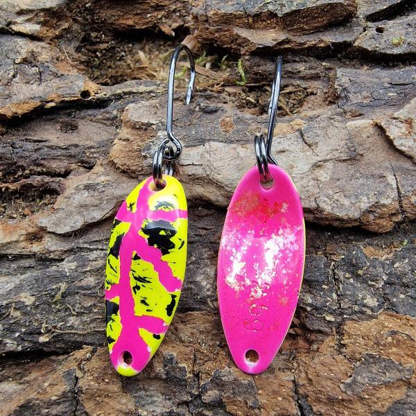 Troublemaker 2.5g Spoon #066 UV Aktiv Tiggi Pink Yellow Black / Pink Holo Flakes