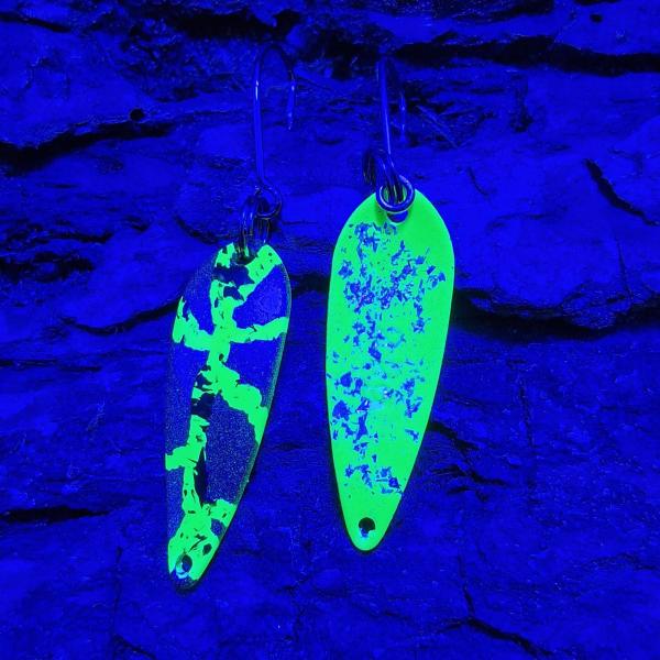 Whisper 2.2g Spoon #065 UV Aktiv Tiggi Green Black FlipFlop Purple / Green Holo Flakes