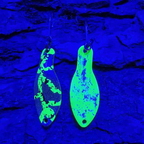 Storm 2.5g Spoon #065 UV Aktiv Tiggi Green Black FlipFlop Purple / Green Holo Flakes