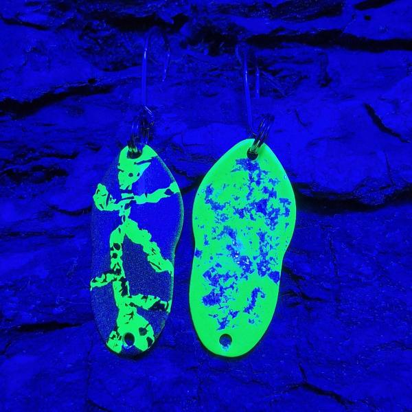 Wavemaker 3.0g Spoon #065 UV Aktiv Tiggi Green Black FlipFlop Purple / Green Holo Flakes